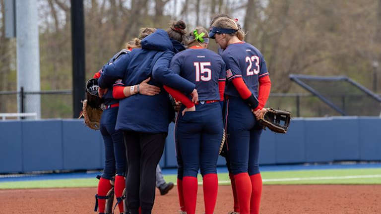 Softball: Huskies Drops Game 3 Against Villanova on Senior Day